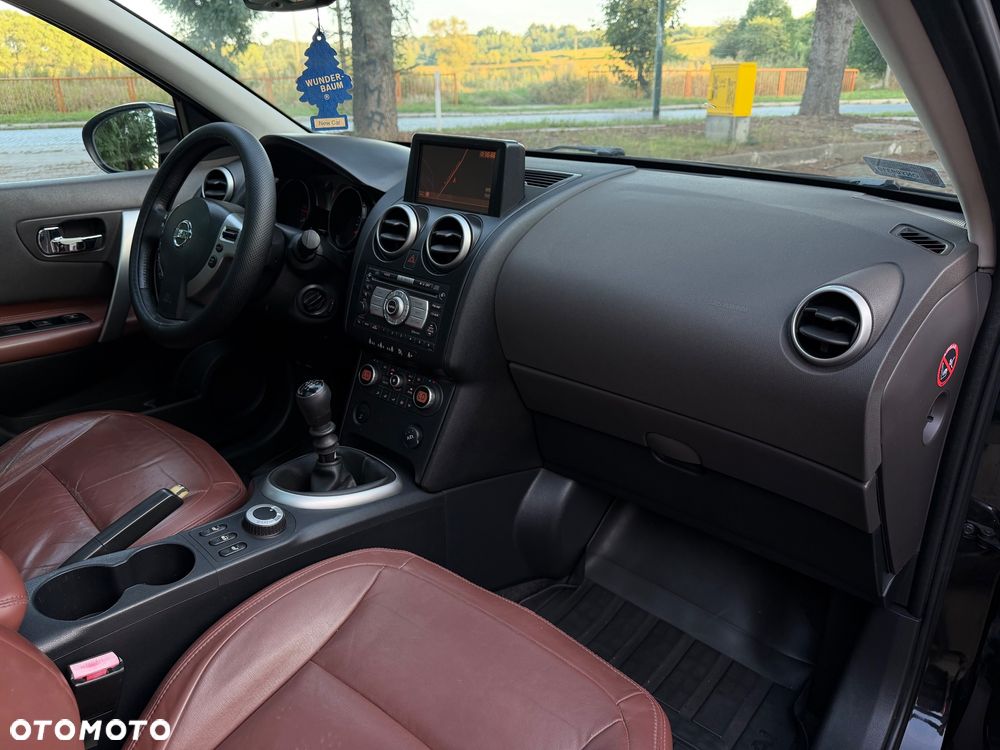 Nissan Qashqai 2.0 dCi DPF tekna - 9