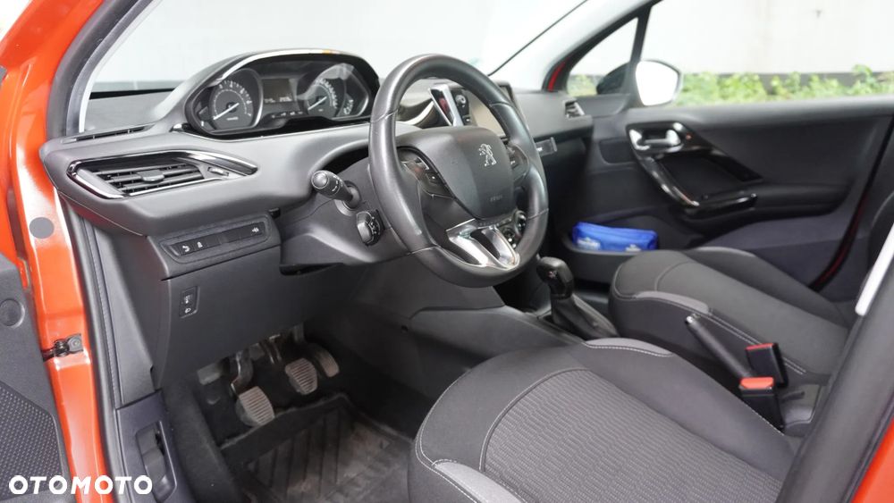 Peugeot 208 - 9