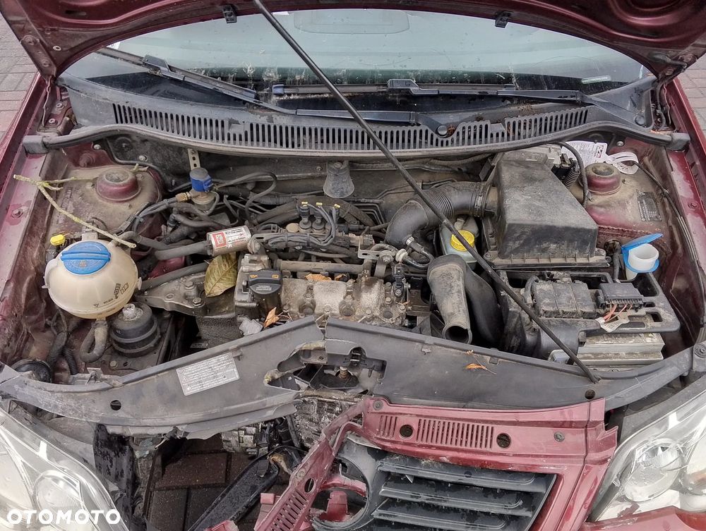 Volkswagen Polo 9N3 FL (05-09.) 1.2 B 59KM. Silnik BBM Skrzynia JHN/LVC  lakier LC3R.Cały na części. GWARANCJA !!! Przód Tył Zestaw Komplet Drzwi Klapa Zderzak Błotnik Maska Grill Atrapa Szyba Pas Lampa Lusterko Boczki Fotel Kanapa Kokpit Deska Rozdzielcza Przełącznik Włącznik Sterownik Przewody Wiązka Instalacja Moduł Komputer Czujnik Listwa Pompa Alternator Wtryski Głowica Rozrusznik Kompresor Sprzęgło Dwumas Silnik Skrzynia ABS Klimatyzacji Paliwa Wspomagania Kolektor Turbina Przepustnica Zawór Chłodnica Koło Hak Belka Sanki Zawieszenie Mcpherson Półoś Amortyzator Wydech Tłumik Zacisk Most - 8