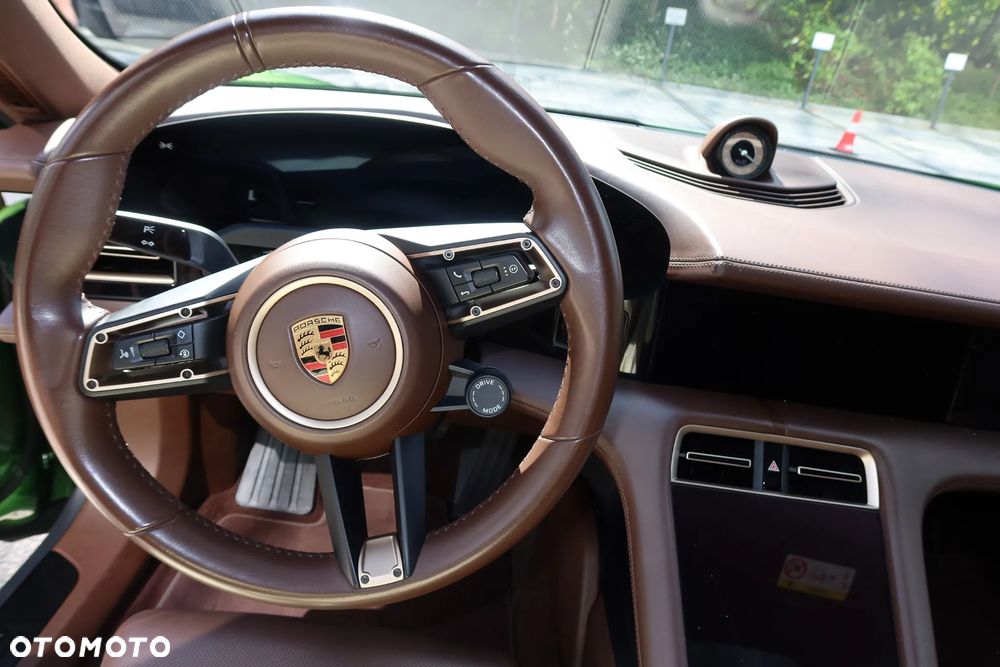 Porsche Taycan - 29