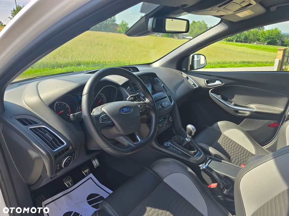 Ford Focus - 13