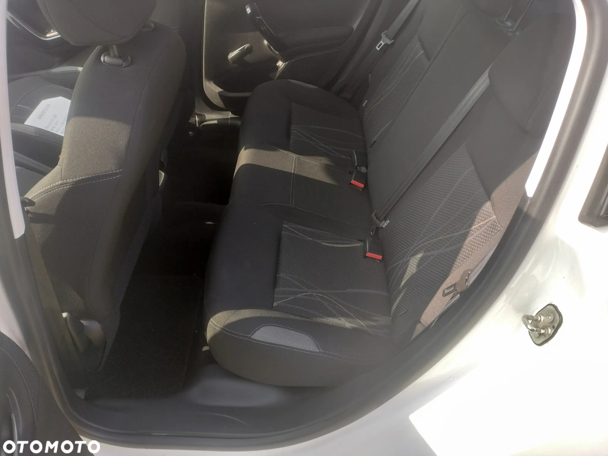Peugeot 208 - 10