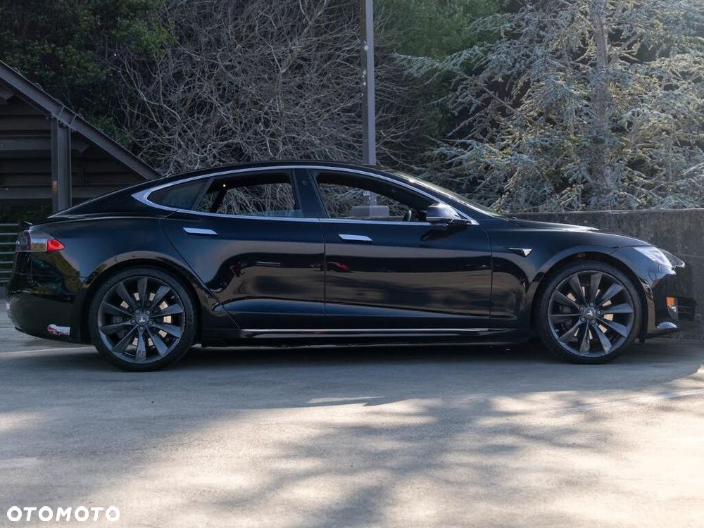 Tesla Model S - 5