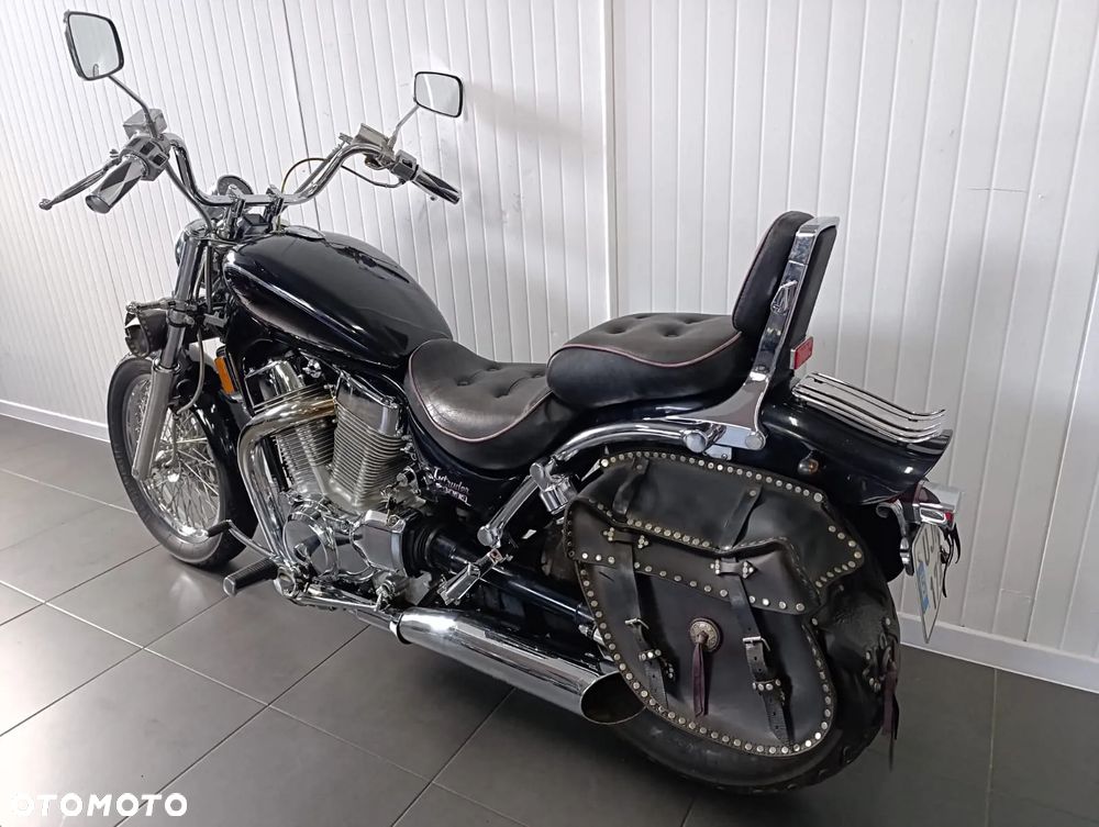 Suzuki Intruder - 7