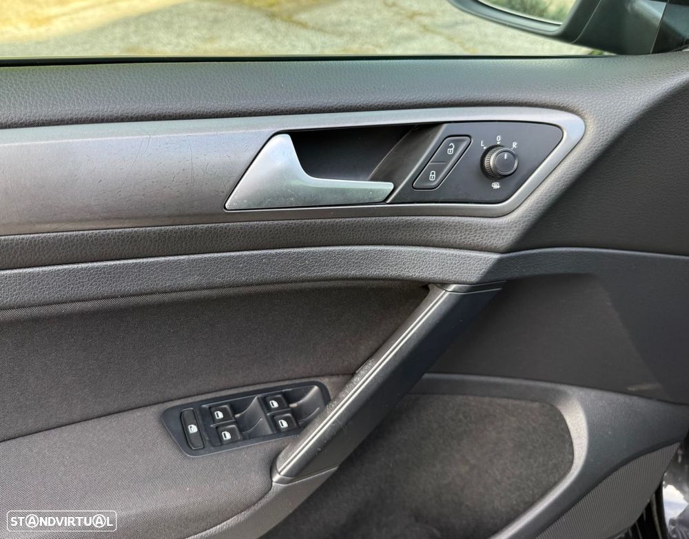 VW Golf 1.6 TDi Trendline DSG - 12