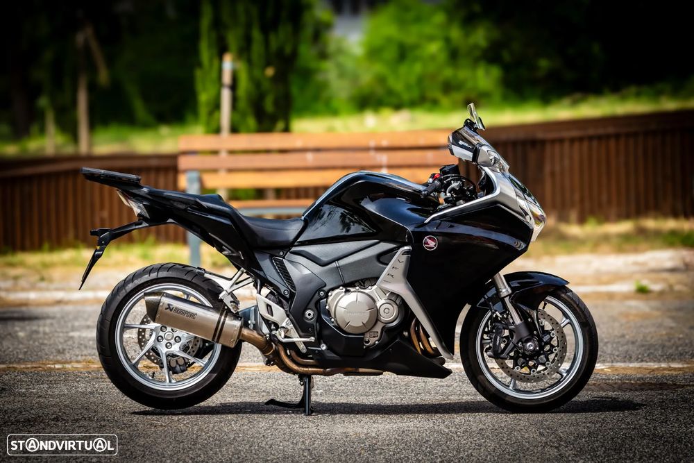 Honda VFR 1200F - 9