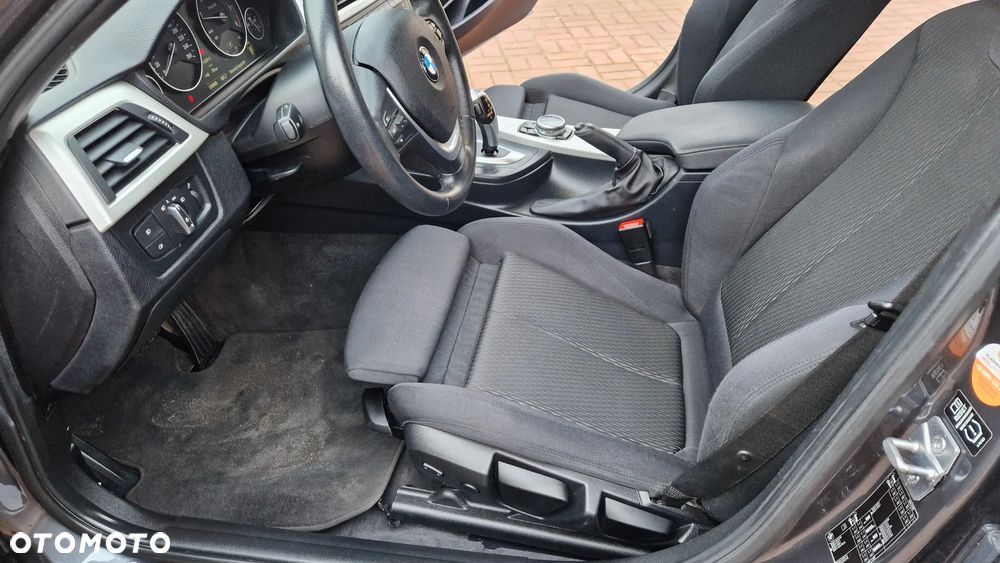 BMW Seria 3 320d Sport Line - 29