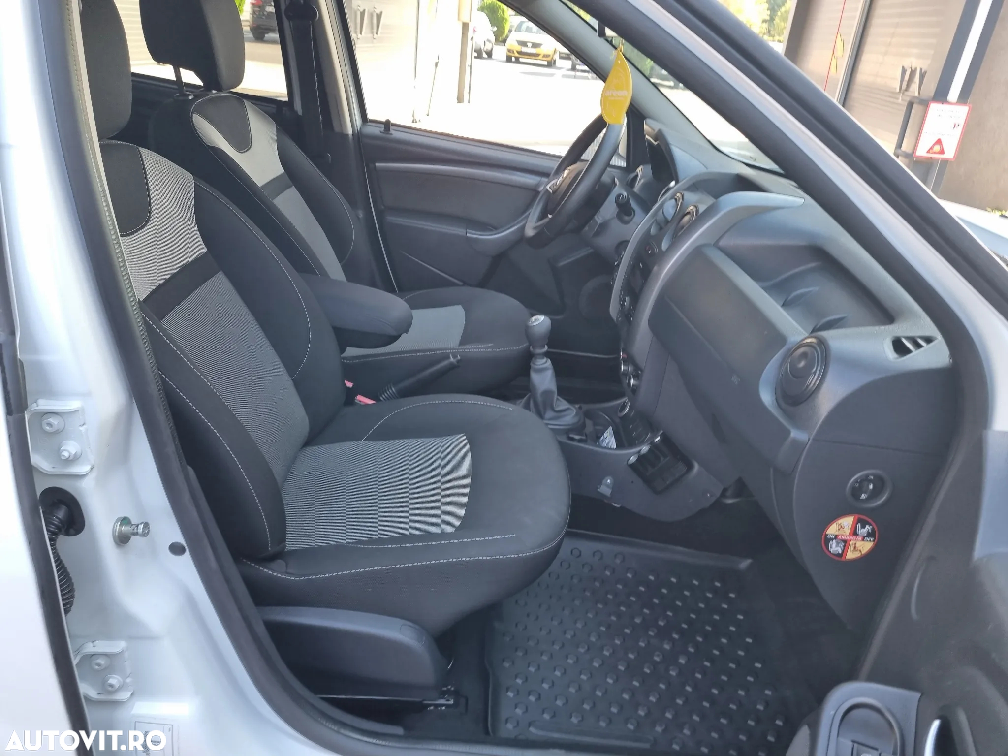 Dacia Duster 1.2 TCe 4x4 Laureate - 14