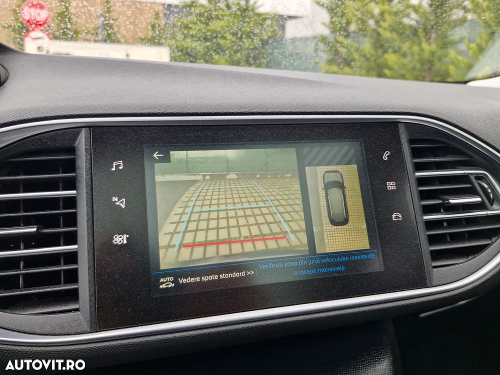 Peugeot 308 1.2 L PureTech Turbo Allure - 12