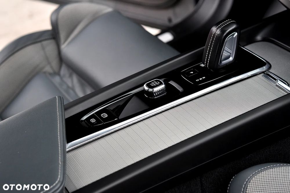 Volvo XC 60 T6 AWD Recharge Geartronic RDesign - 32