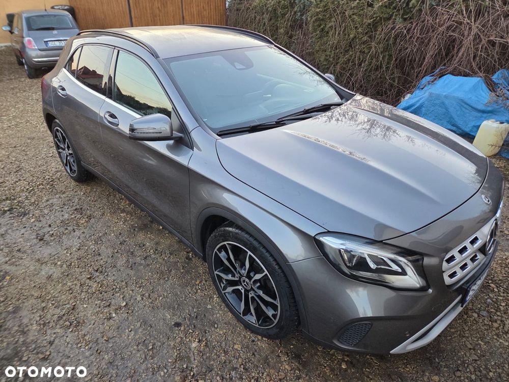 Mercedes-Benz GLA 180 - 4