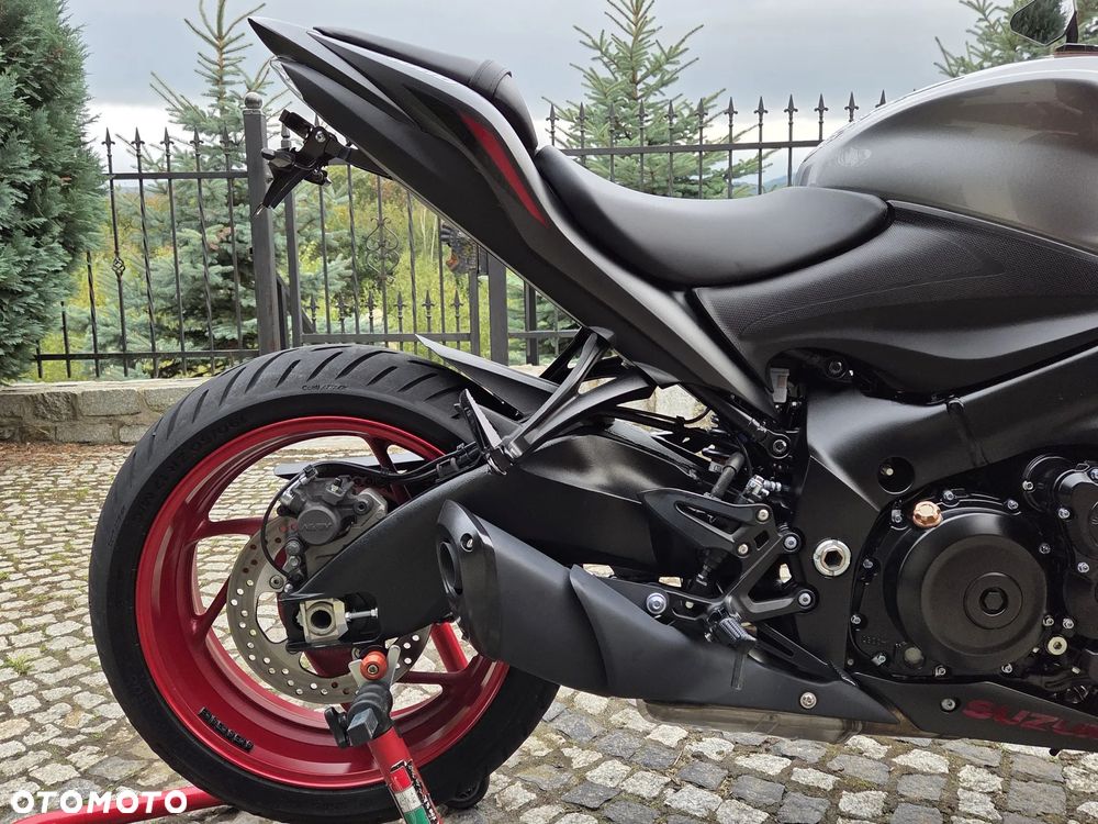 Suzuki GSX - 9