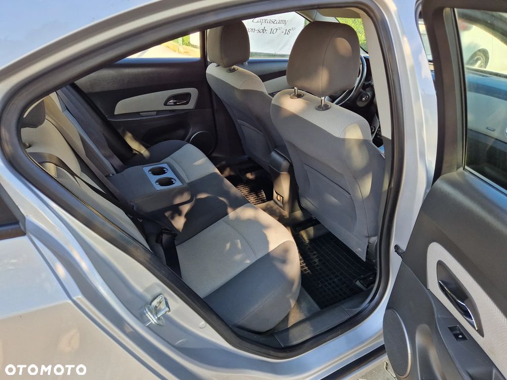 Chevrolet Cruze 1.6 LS - 18