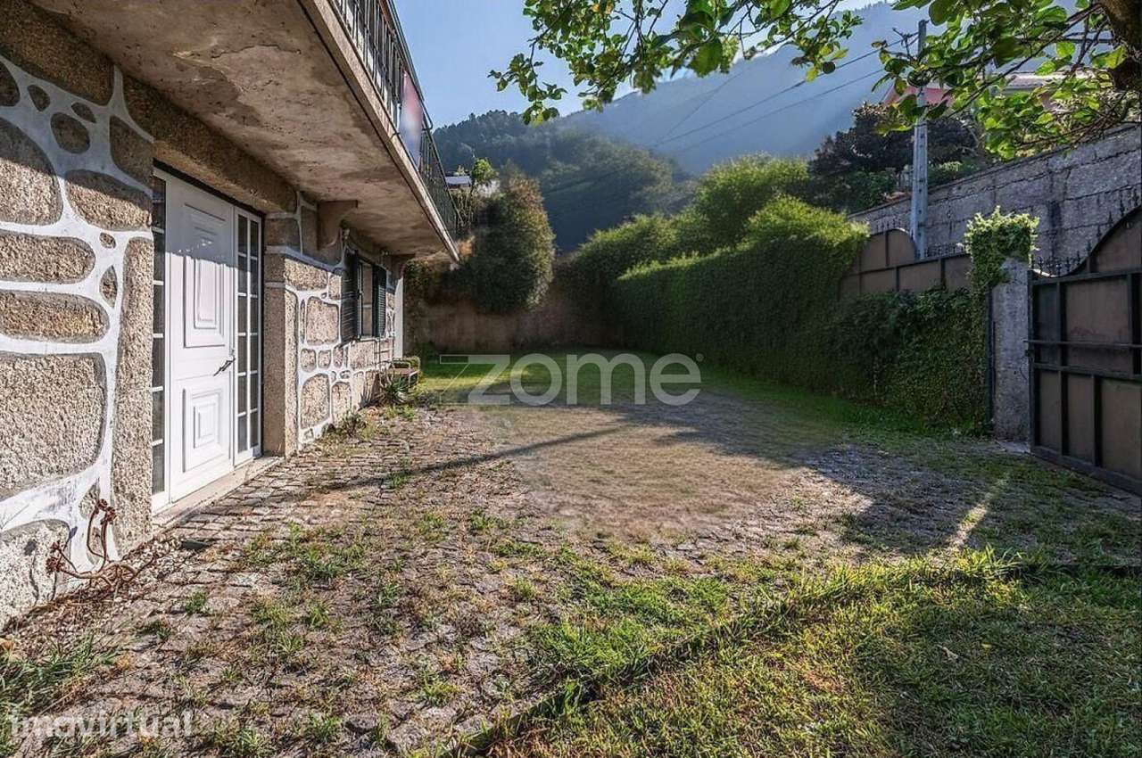 MORADIA T4 NO CORAÇÃO DO GERÊS COM GRANDE POTENCIAL PARA TURISMO - Grande imagem: 3/35