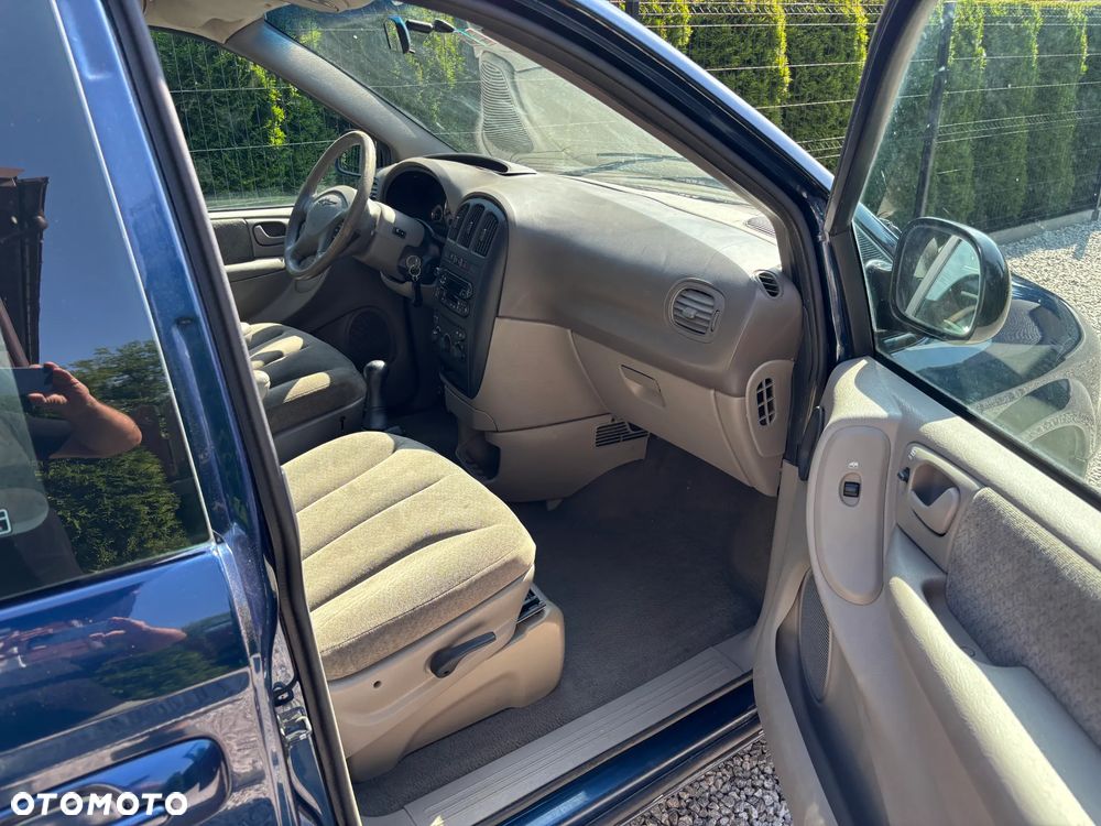 Chrysler Grand Voyager 2.8 CRD LX - 23