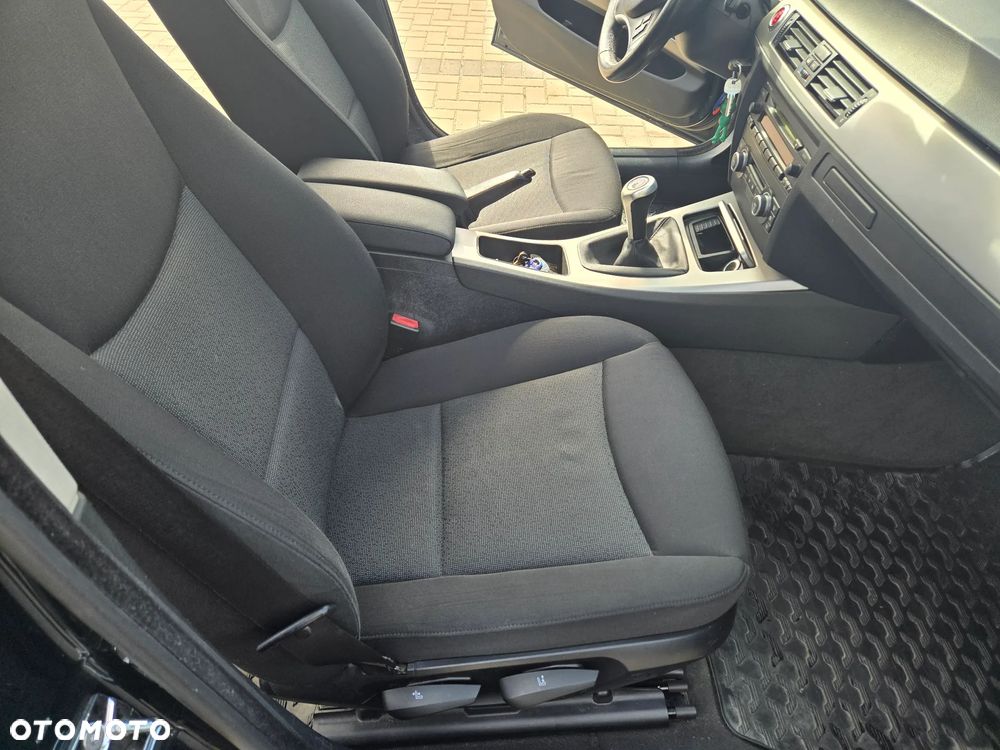 BMW Seria 3 318i - 10