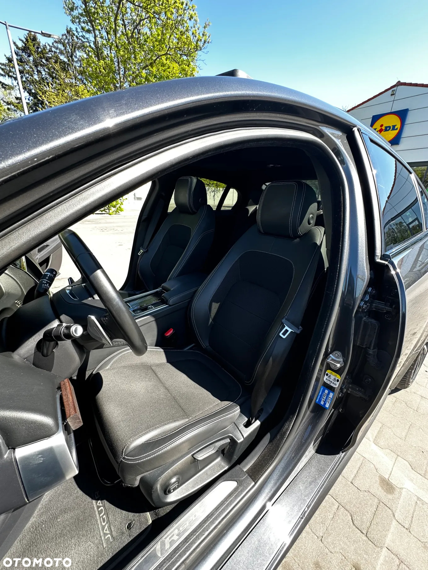 Jaguar XE 2.0 T R-Sport - 11
