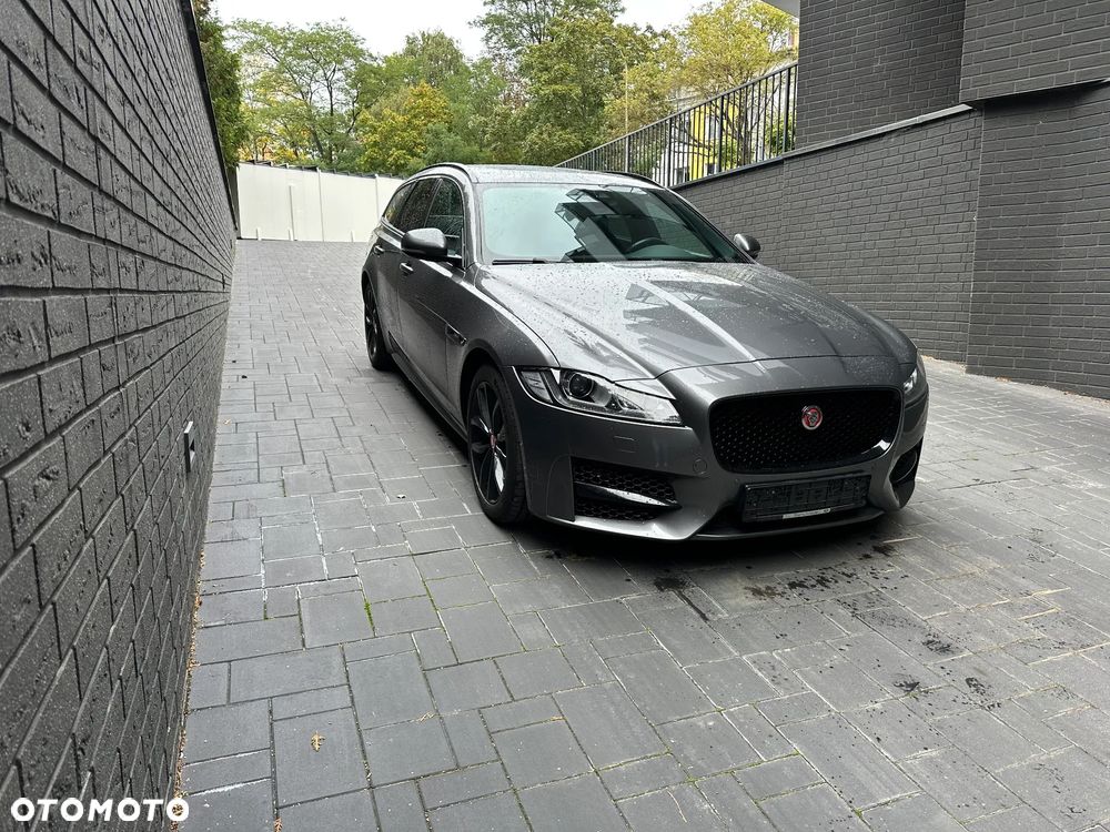 Jaguar XF 2.0 i4D R-Sport - 4