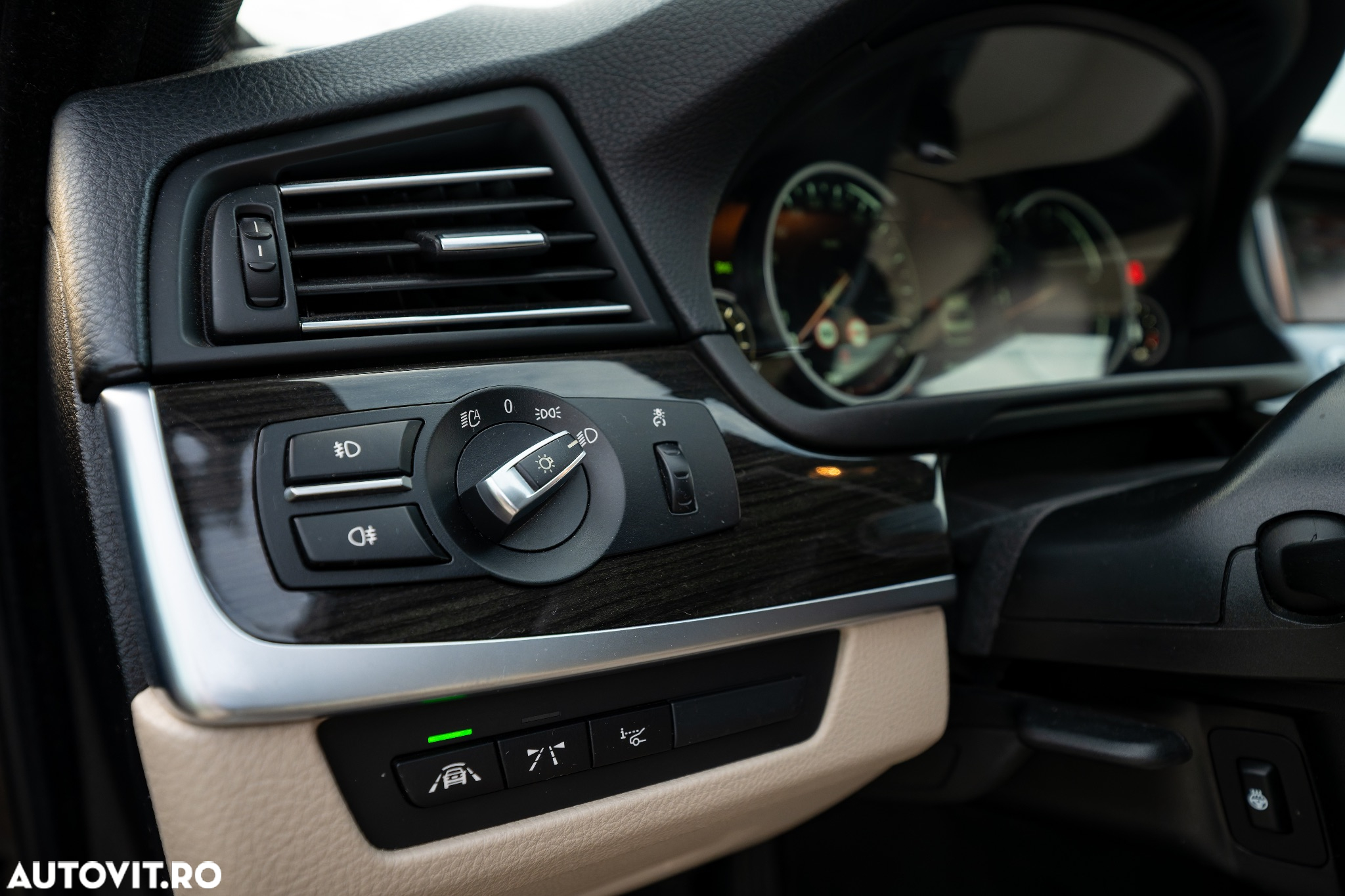 BMW Seria 5 535i xDrive - 28