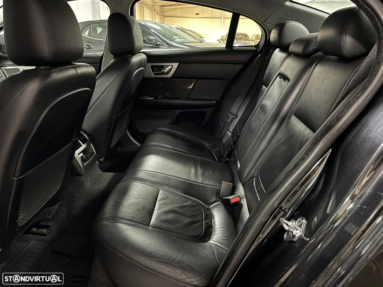 Jaguar XF 2.2 D Premium Luxury - 7