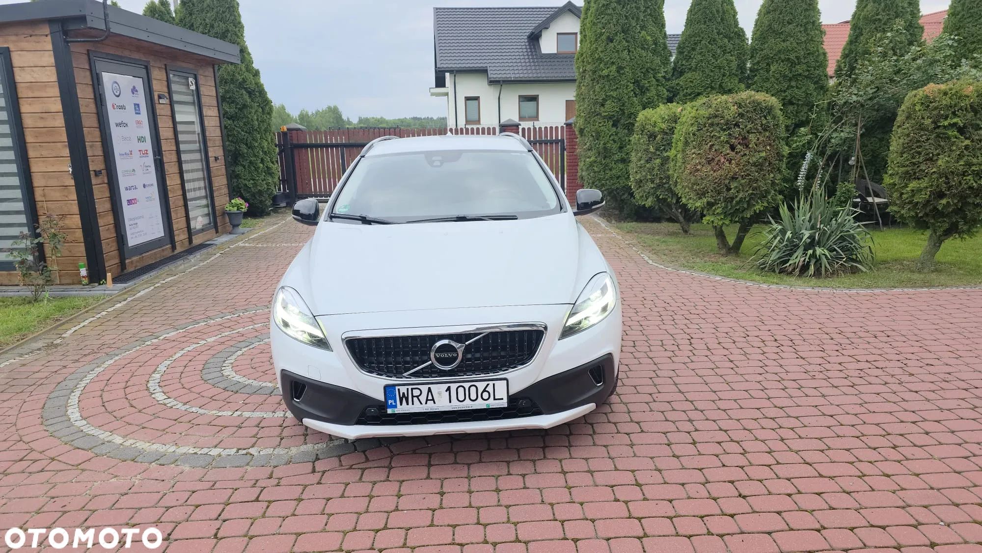 Volvo V40 Cross Country D2 Drive-E Momentum - 1