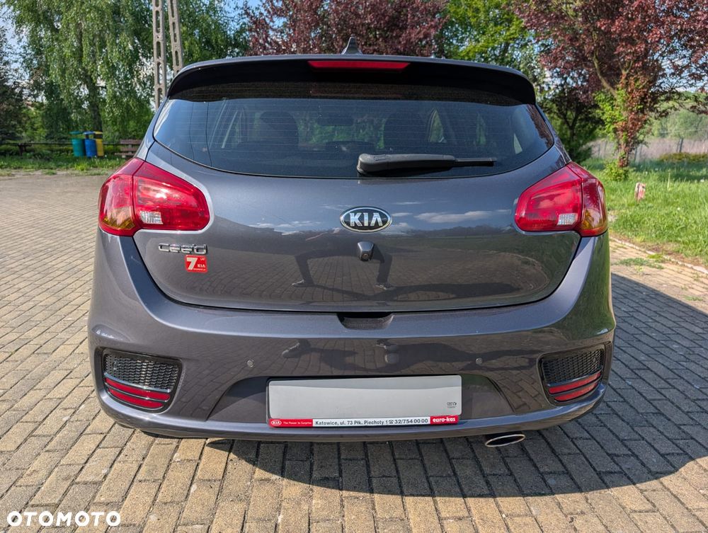 Kia Ceed 1.4 L - 6
