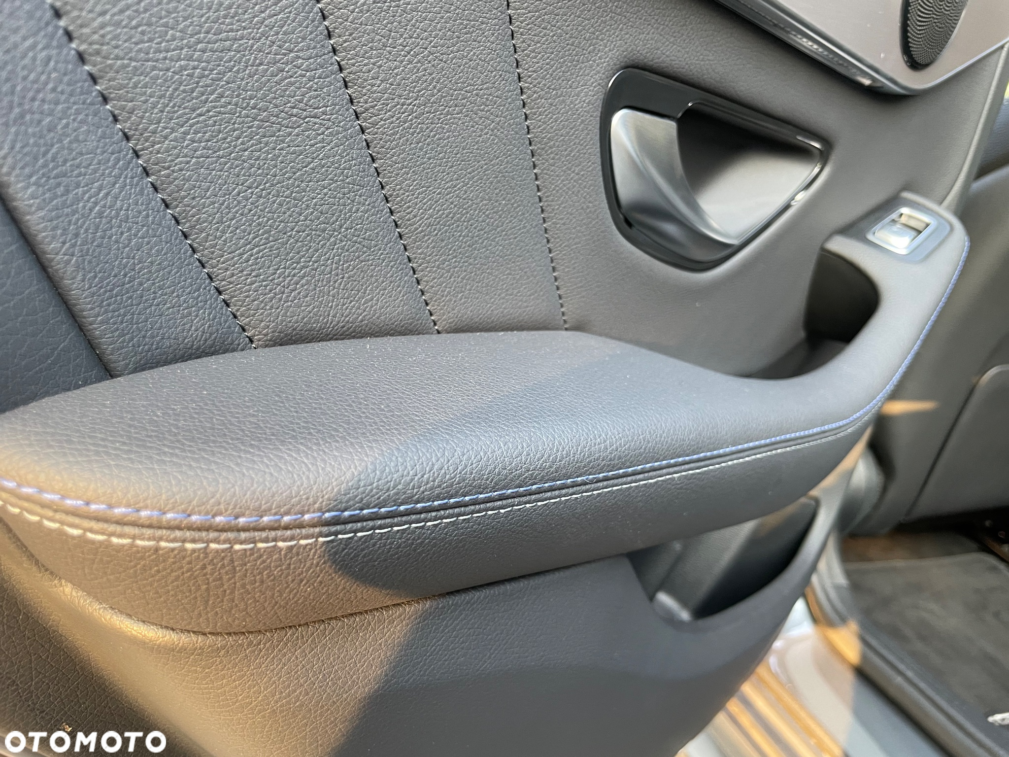Mercedes-Benz Klasa C 220 d 4Matic T 9G-TRONIC Night Edition - 7