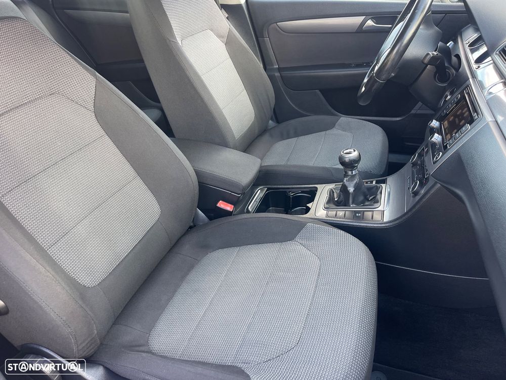 VW Passat Variant 1.6 TDI BlueMotion - 8