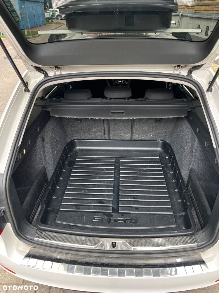 Skoda Superb 2.0 TDI Elegance DSG - 2