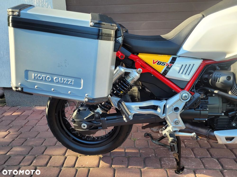 Moto Guzzi V85 - 19