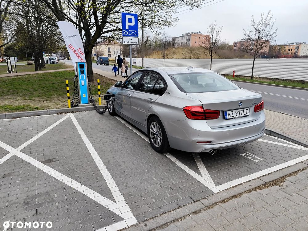 BMW Seria 3 330i Sport Line - 2