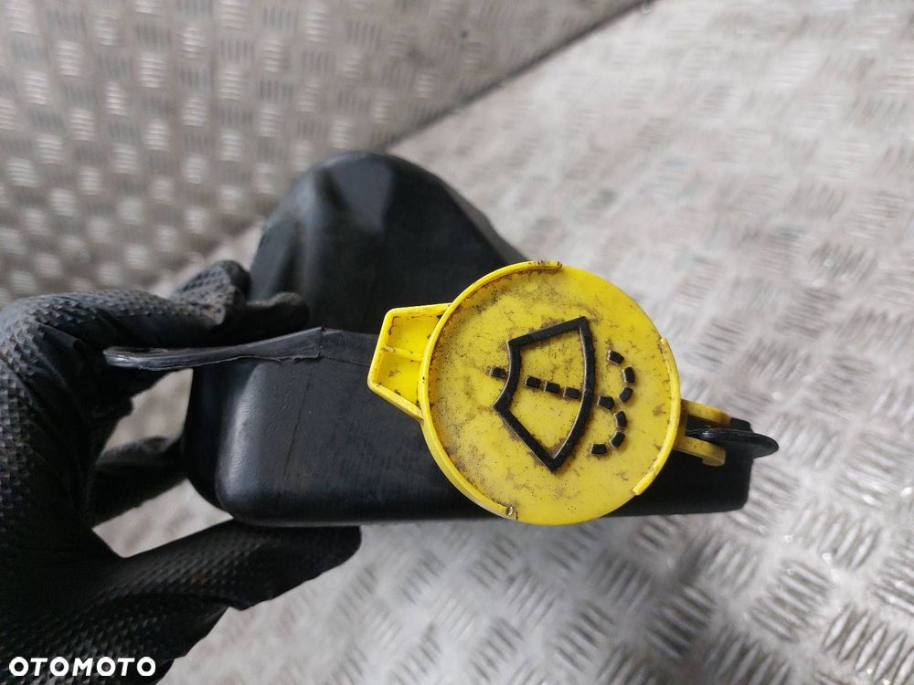 ZBIORNICZEK PŁYNU SPRYSKIWACZY RAM 1500 I LIFT 5.7 13- 1002406AK - 5