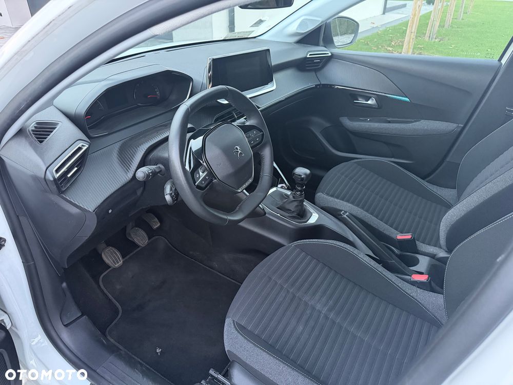 Peugeot 208 - 13