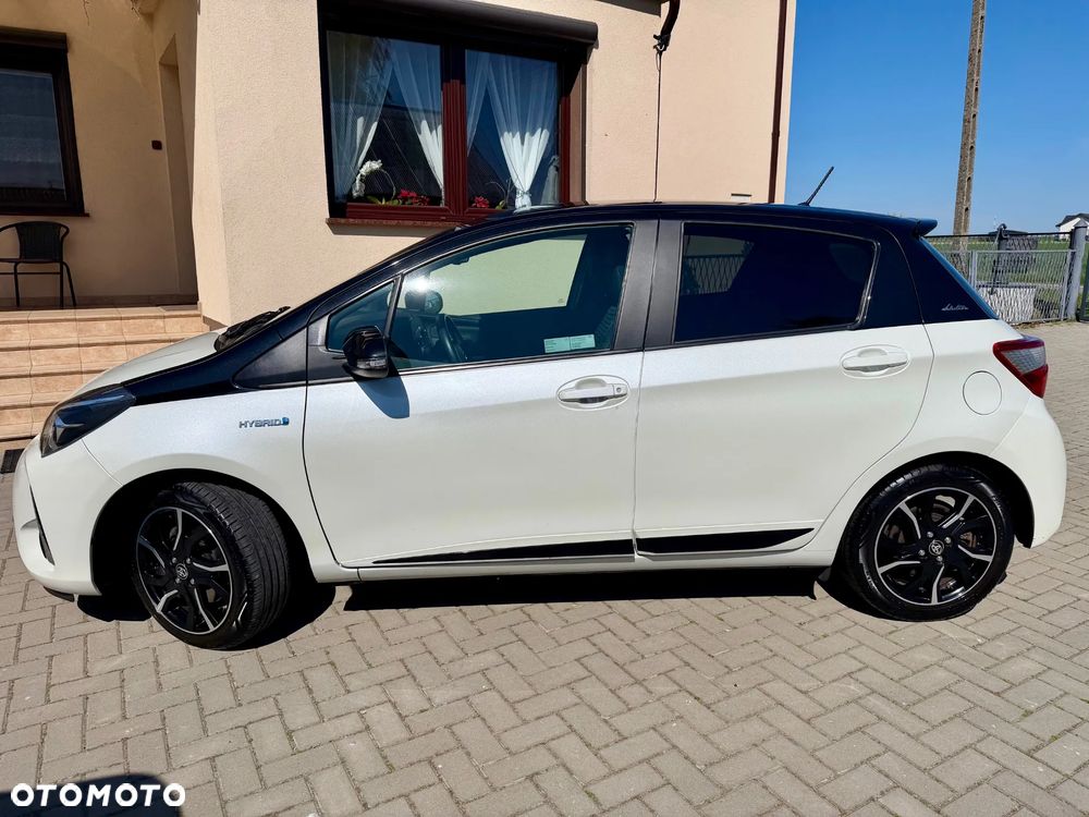 Toyota Yaris Hybrid 100 Selection Passion - 3