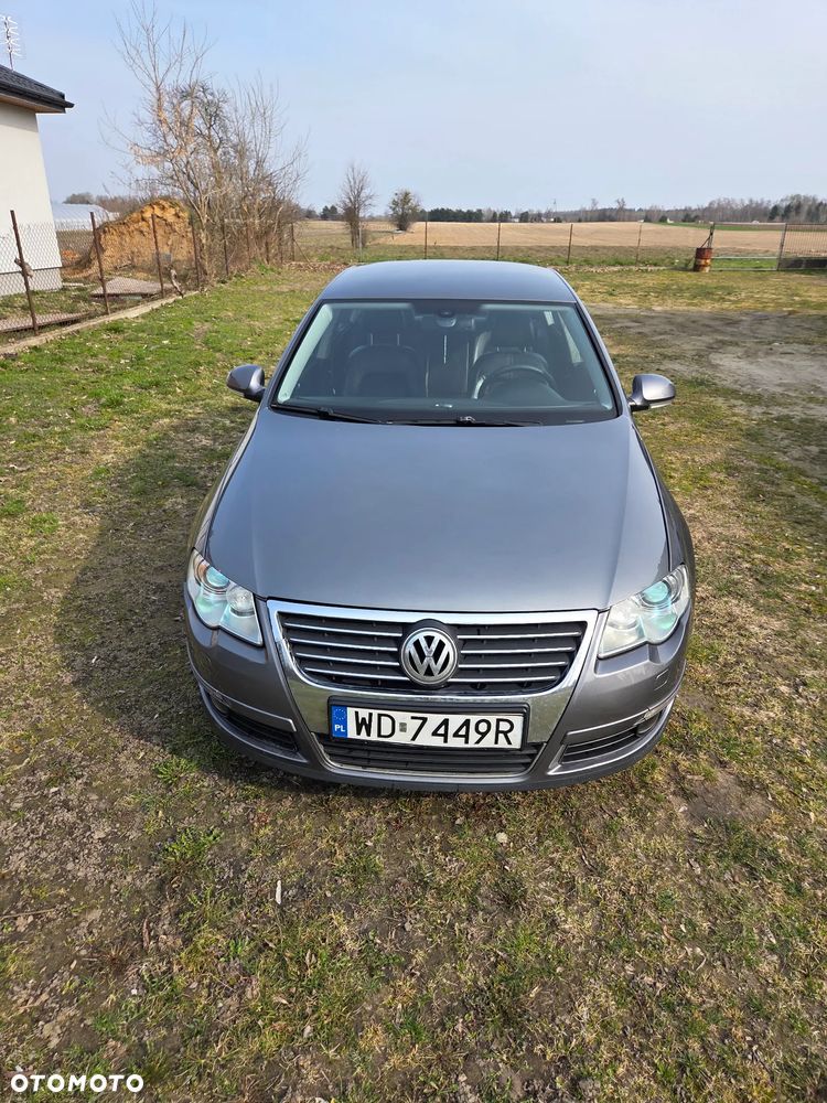 Volkswagen Passat 2.0 TDI DPF Highline - 14
