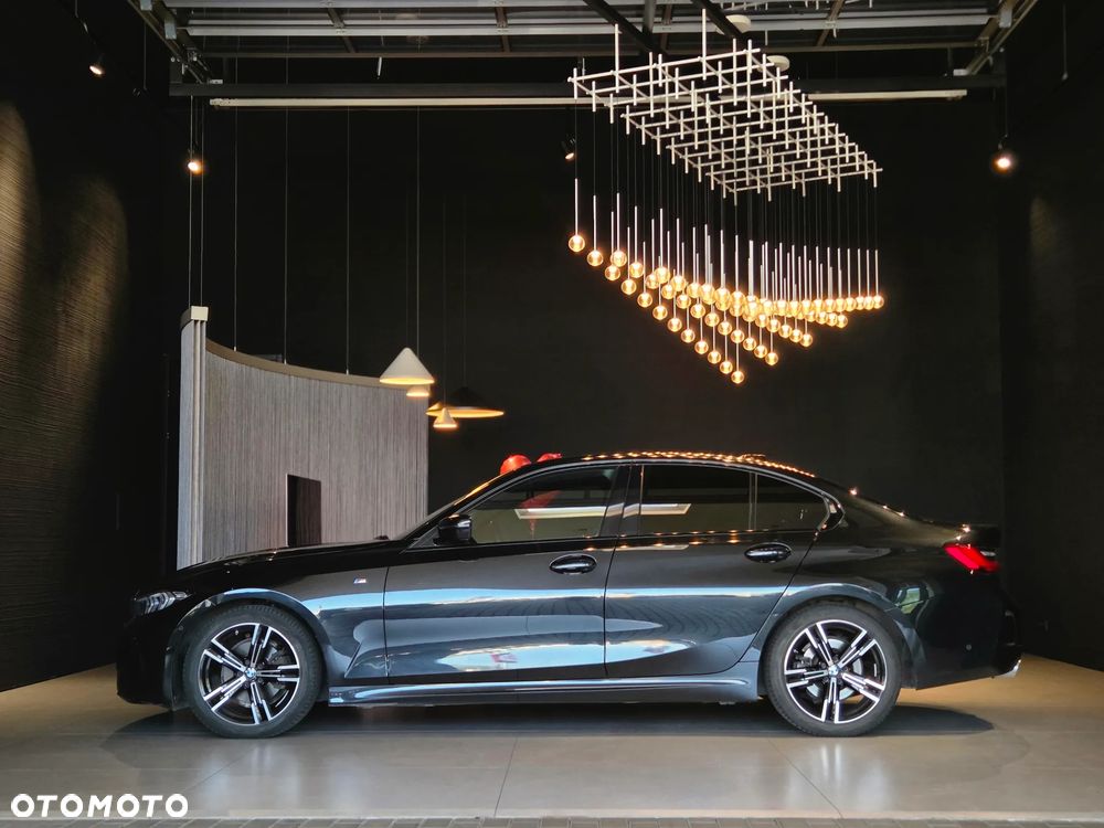 BMW 3 Series 2023 photo 3