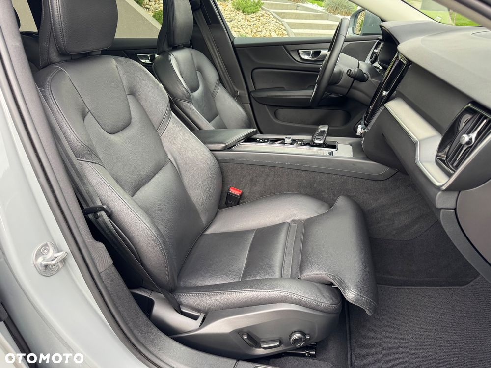 Volvo V60 Cross Country Plus B5 B AWD - 26