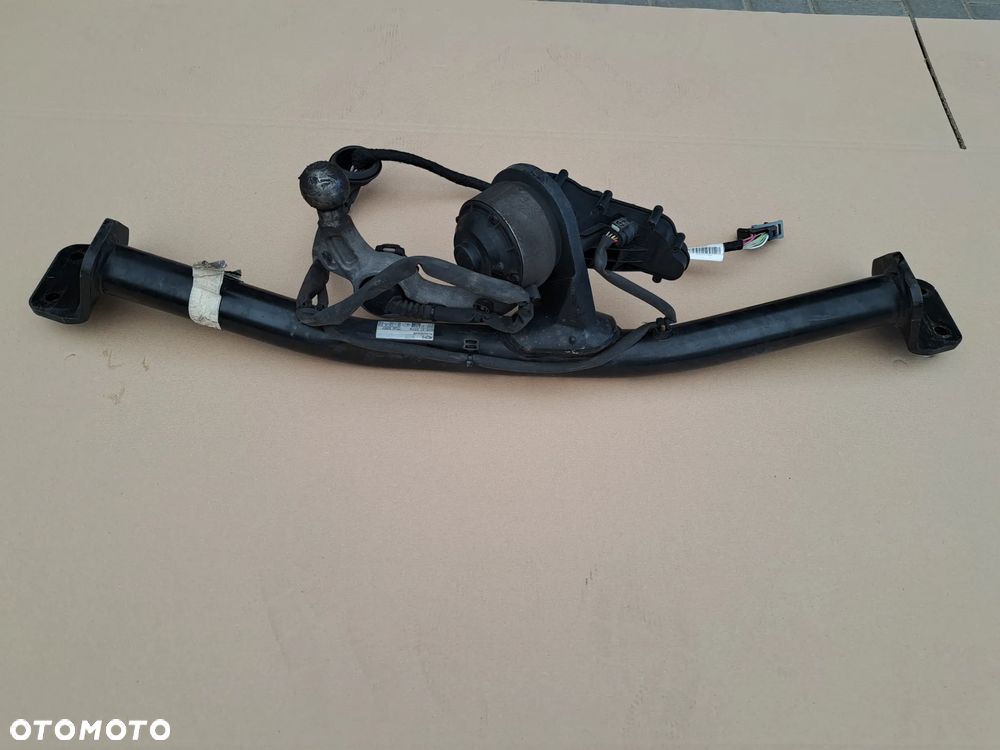Hak holowniczy elektryczny Tył Mercedes C-klasa 205 sedan W205 A2053104800 - 5