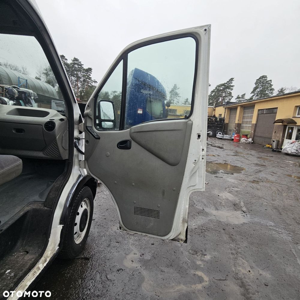 Renault Master II  (lak. 0389) pojazd na części: maska, zderzak, drzwi, szyby, lusterka, chłodnica - 21