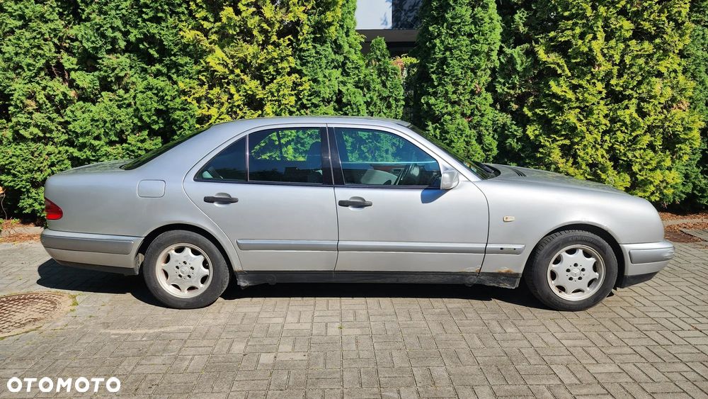 Mercedes-Benz Klasa E 290 TD Classic - 7