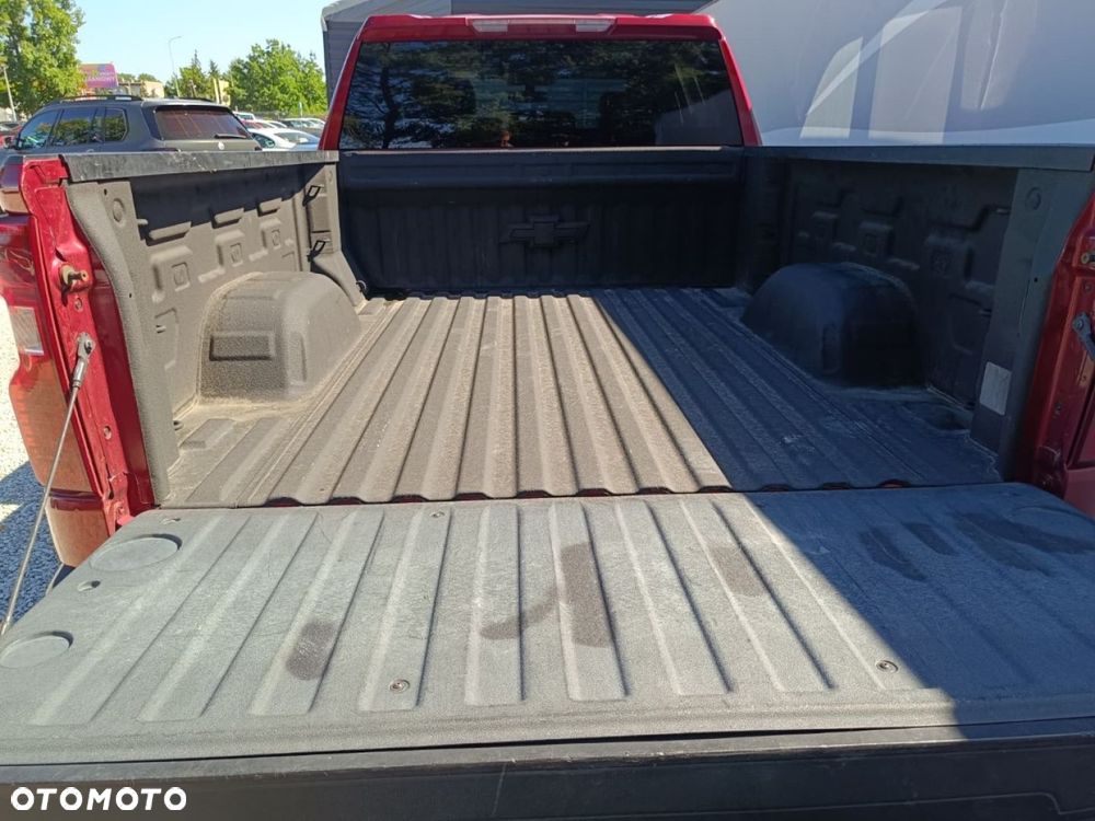 Chevrolet Silverado - 33