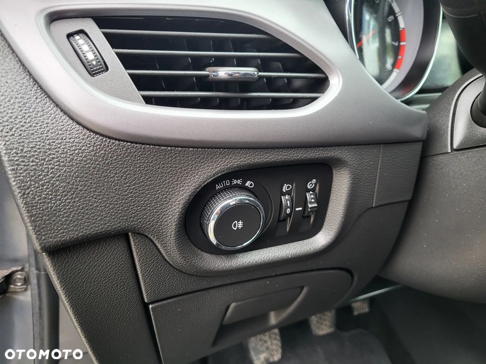 Opel Astra 1.4 Turbo Innovation - 13
