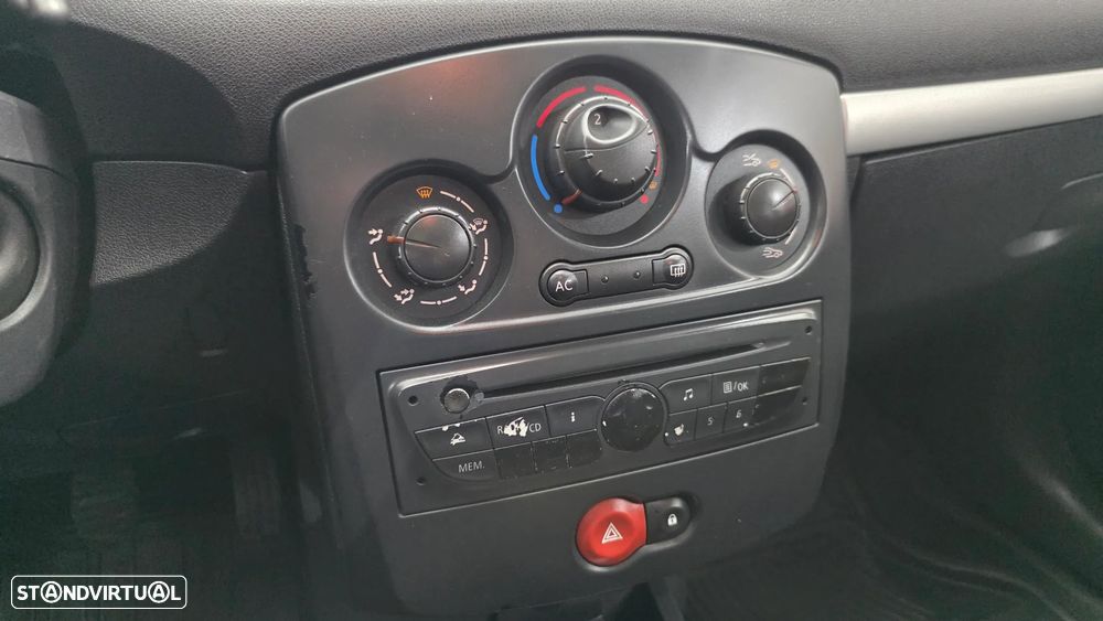 Renault Clio 1.2 16V Fairway - 28