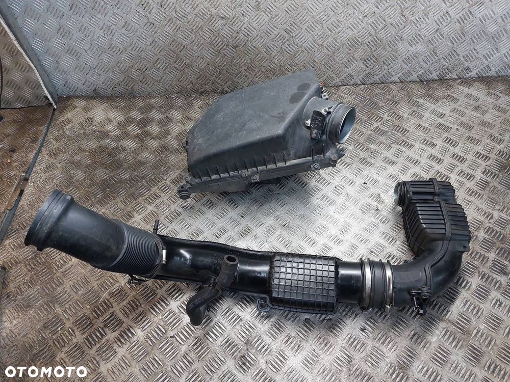 OBUDOWA FILTRA + PRZEPŁYWOMIERZ RURA VOLVO V70 III 2.0 T5 31319684 31319692 - 1