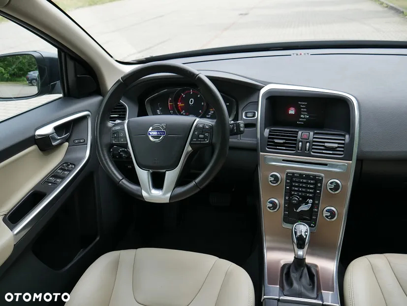 Volvo XC 60 D3 Geartronic Momentum - 16