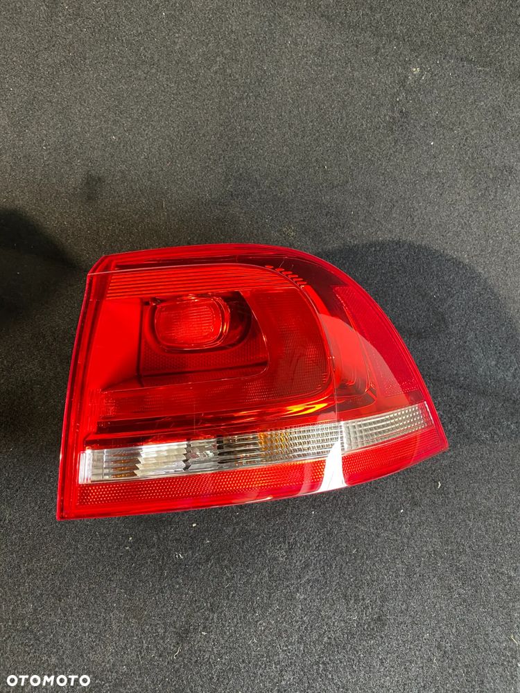VW TOUAREG lampa prawa tył tylna 7P6945096F - 1