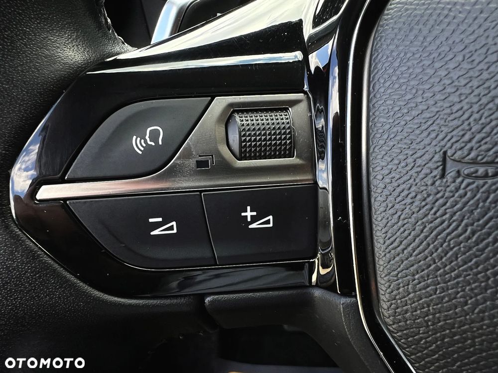 Peugeot 2008 1.5 BlueHDi Allure Pack S&S EAT8 - 25