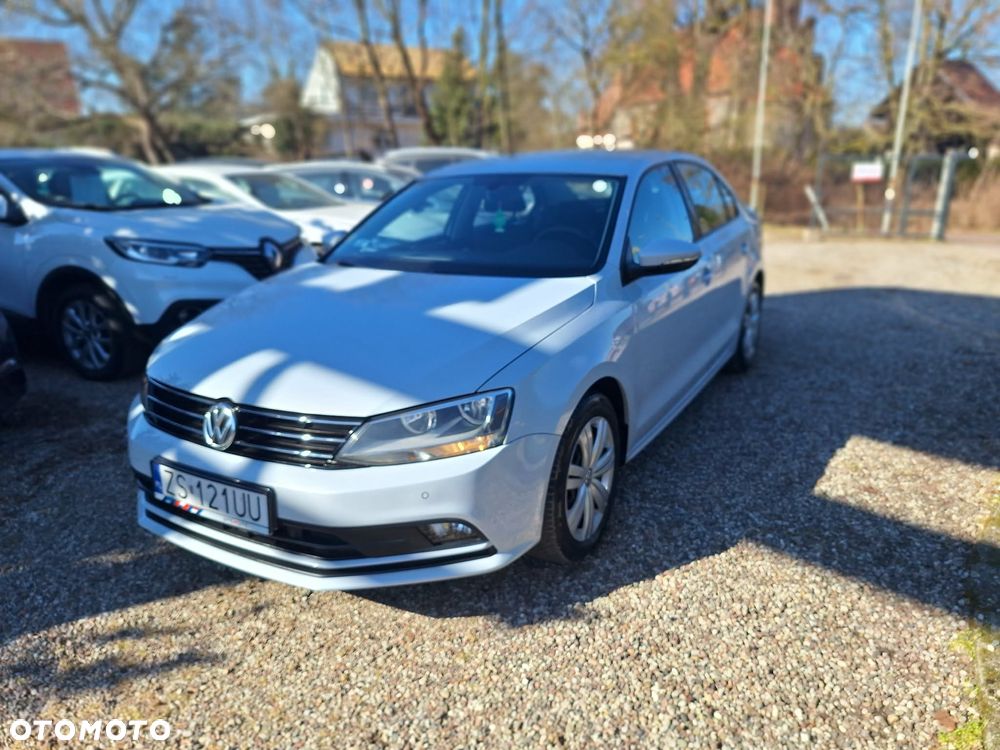 Volkswagen Jetta - 2