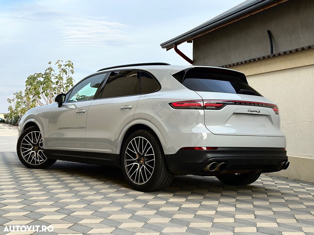 Porsche Cayenne S - 4