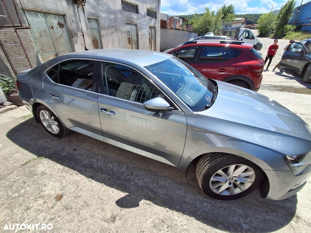 Skoda Superb 2.0 TDI DSG Ambition - 6